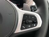 マルチファンクション・ボタン ステアリングホイール上に装備され、電話やオーディオシステムなどを快適かつ安全に操作することができます。