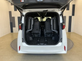 3列シートを畳むと沢山の荷物が積めます。スペースを広く有効にご活用いただけます。