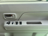 運転席側ドアにはドアポケットウィンドウのスイッチです
