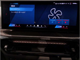 シフトレバー周辺に搭載されたiDrive(ナビのコントローラー)はドライバーの運転姿勢を崩さず、直感的に操作が可能で御座います