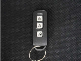 ◆スマートキー◆カギをバッグやポケットに入れたままでもドアロックの開閉ができる『スマートキー』付き!雨天や暗くなってもカギを取り出す必要がなくドアの開錠&エンジンも始動できます