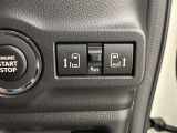 パワースライドドアの開閉スイッチです!運転席に座ったままでも操作することもできるので便利です♪