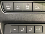 ドライバーの手元で簡単に操作できるウインカーレバー。スムーズな車線変更をサポートし、安全なドライビングを後押しします。