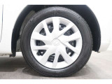 純正のホイールカバーが足元を飾ります!タイヤサイズは155/65R14となります。