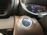 エンジンスタートスイッチです。キーが車内にあれば、エンジンの始動や停止はスイッチを押すだけ!キーを取り出す手間を省き、ワンプッシュで操作できるので簡単でスムーズです。