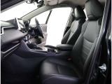 高いホールド性で運転姿勢が安定します。長距離ドライブでも疲れにくいのが魅力です。快適なドライビングライフをお送りください♪