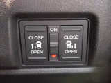 狭い駐車場や壁際でもドアをぶつける心配が少なく開けられる両側スライドドアです。両側共に電動で、開閉操作も楽々です!