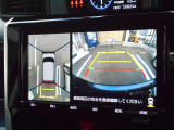 パノラミックビューモニターとバックカメラ搭載で後方確認もしっかりでき、安全なバック駐車ができます。
