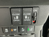 パワースライドドアの開閉はスマートキーのリモコンやドアノブは勿論、運転席側のスイッチ操作でも開閉ができ、安全・簡単です