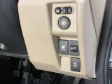 ヘッドライトレベリング機能で、重い荷物を積んだ時の光軸調整ができます。
