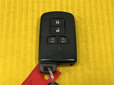 スマートキーはカバンやポケットから取り出すことなく、ドアのロックアンロックやエンジンの始動が出来ます!