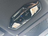 SOSコール装備です。緊急時は遠慮なく押してください。BMWメーカーエマージェンシーに直結致します。