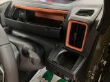 豊富な収納スペースで車内をスッキリお使いいただけますよ♪