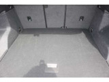 必要充分なスペースを有するラゲッジスペースと4:2:4で分割が可能なリヤシート。また、オートマチックテールゲートも搭載しております。