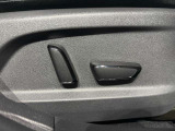【運転席パワーシート】電動でシートポジションを設定できます♪