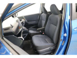 運転席と助手席には寒い時期に嬉しいシートヒーターを装備しています。エアコンよりもはやく暖まり、じんわりと身体を温めてくれるので快適です。
