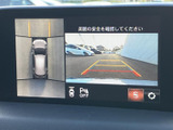 駐車や後退時の安全をサポートするバックモニターです。後方の状況を把握しやすく、衝突の回避に貢献します。