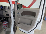 運転席ドア内張の状態です。