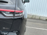 特徴的なデザインで後方からの確認しやすいLEDリアコンビネーションランプ