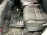 シート下にも収納スぺースがあって便利です!車内もスッキリしております。