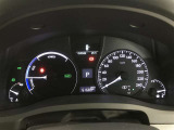 とっても見やすいメーターです。夜間時はラグジュアリーな気分にさせてくれる照明が魅力ですので、夜のドライブも楽しみになりますよ♪
