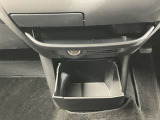 【インストセンターロアボックス】CDなどが収納できる格納式のボックス!