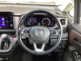 ステアリングスイッチでオーディオ各種操作が可能で、運転に集中できます。安心・安全・快適なドライブをお楽しみいただけます。