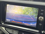駐車時の安全性を高めるバックモニター。ガイドライン表示で、狭い場所でもスムーズな駐車をサポートします。後方確認がしやすく安心です。