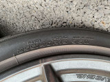 255/40R19       ★このクルマのフロントタイヤサイズです。