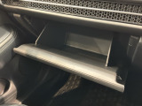 専門業者にて内外装のクリーニングを実施しております!