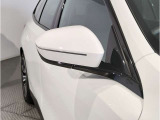 コーナーセンサーが搭載しておりますので、車庫入れの際など、障害物の接近を音で知らせます。