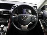 各操作スイッチなどもハンドルから手を放すことなく操作可能で安全運転に支援いたします!