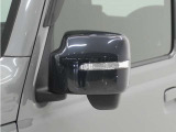 ◆ドアミラーウインカー◆ドアミラーにウインカーを装備しています。対向車に自身の進行方向を合図し安全に運転できます。