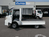 すべての車に外装のコーティングと各種ルームクリーニングを施工いたします!外装も内装も愛車はいつもピカピカキレイが気持ちいいですね♪