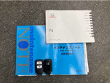 メンテナンスノート・お車の取り扱い説明書・ナビの取り扱い説明書・カギも2つございます♪