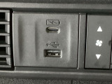 【USBポート】USBポートも装備されています!スマートフォンのオーディオに連携も可能です。今や欠かせない装備の一つです!そして、充電用は急速充電に対応しているtype-Cとなっています♪