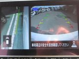 ナビ画面にアラウンドビュ-モニタ-の映像を映し出しています。  狭い場所での車庫入れをサポ-トしてくれる便利アイテムです。
