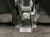ポーチやセカンドバッグなど置くのに便利なセンターフロアートレイ。