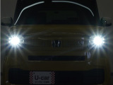 LEDヘッドライト(オートハイビーム機能付)が搭載されており、遠くまで明るく均一に照らし、高速道路等での安心感が向上しております。