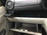 コンソールボックスや、収納スペースが多彩なお車です