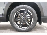純正のアルミホイールが足元を飾ります!タイヤサイズは215/60R16でございます。