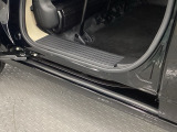 ホンダ車の低床ボディは乗りやすく、足元も広びろですよ。