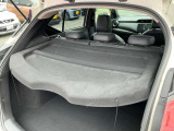 トノボードは、ラゲッジルームの荷物を車外から見えないようにするために使います。