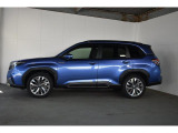 スバルの4WD(AWD)は直進安定性に優れ、日常走行から高速走行まで、さまざまなシーンで安心感に満ちた走りが愉しめます。それは悪路や泥道など左右のタイヤの路面状況が異なるシーンでも変わりません。