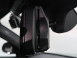【ルームミラー一体型ETC】BMWといえばルームミラー一体型のETC。ドライバーから差し込めるかたちになっておりますので、差し忘れの際も慌てずにご利用いただけます。