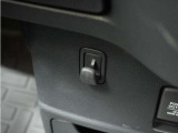 ◆コンビ二フック◆ちょっとした買い物の袋を吊り下げたり、ゴミ袋を吊り下げられるコンビニフックがあり車内を転がらず便利です!