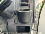 運転席前にドリンクホルダーがあります☆