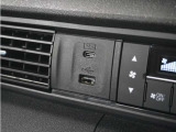 ◆USBチャージャー◆使いやすい場所に装備されています。