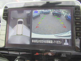 【アラウンドビューモニター装備】 バックカメラによる後方の確認だけでなく4つのカメラで真上から見ている様に周囲360度を写し出し、自車周辺の詳細な状況を確認出来ます。狭い場所での取り回しも安心です。