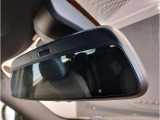 MINIではルームミラーの裏側にETCの車載器が内蔵されており、別途で車載器の購入必要なしで非常にスマート。皆様が驚かれるポイントのでもあります